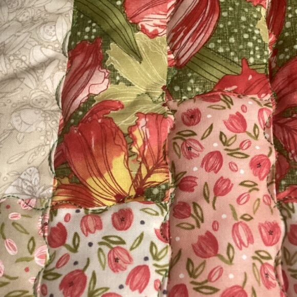 NWOT. Hand Crafted Quilted Reversible Quilt & Pillow Set - Picture 4 of 7